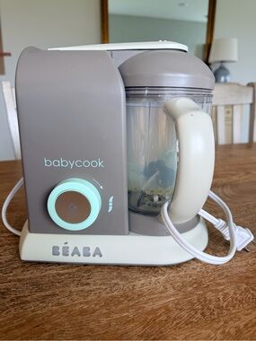 BÉABA Babycook Solo baby food maker in a gray and white color scheme